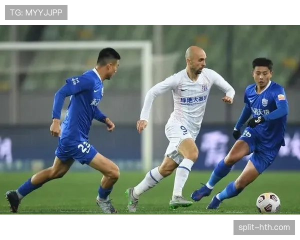 霍伊别尔状态回暖成球队核心，稳健表现引关注