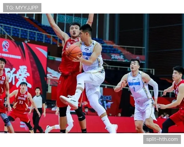 蹬踏动作在犯规判定中如何界定边界与裁判尺度揭秘 蹬踏动作在犯规判定中如何界定边界与裁判尺度揭秘