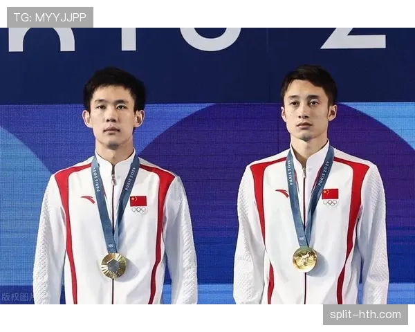 练俊杰逛街像带着移动银行，钱包比我家月光族都稳